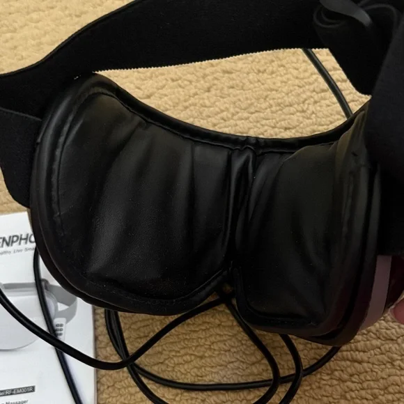 Black Renpho Eye Massager with Remote - Picture 4 of 6